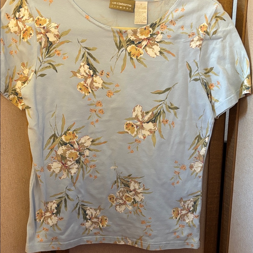 FINAL MARKDOWN Liz Claiborne Women's Floral Top - Light Blue small